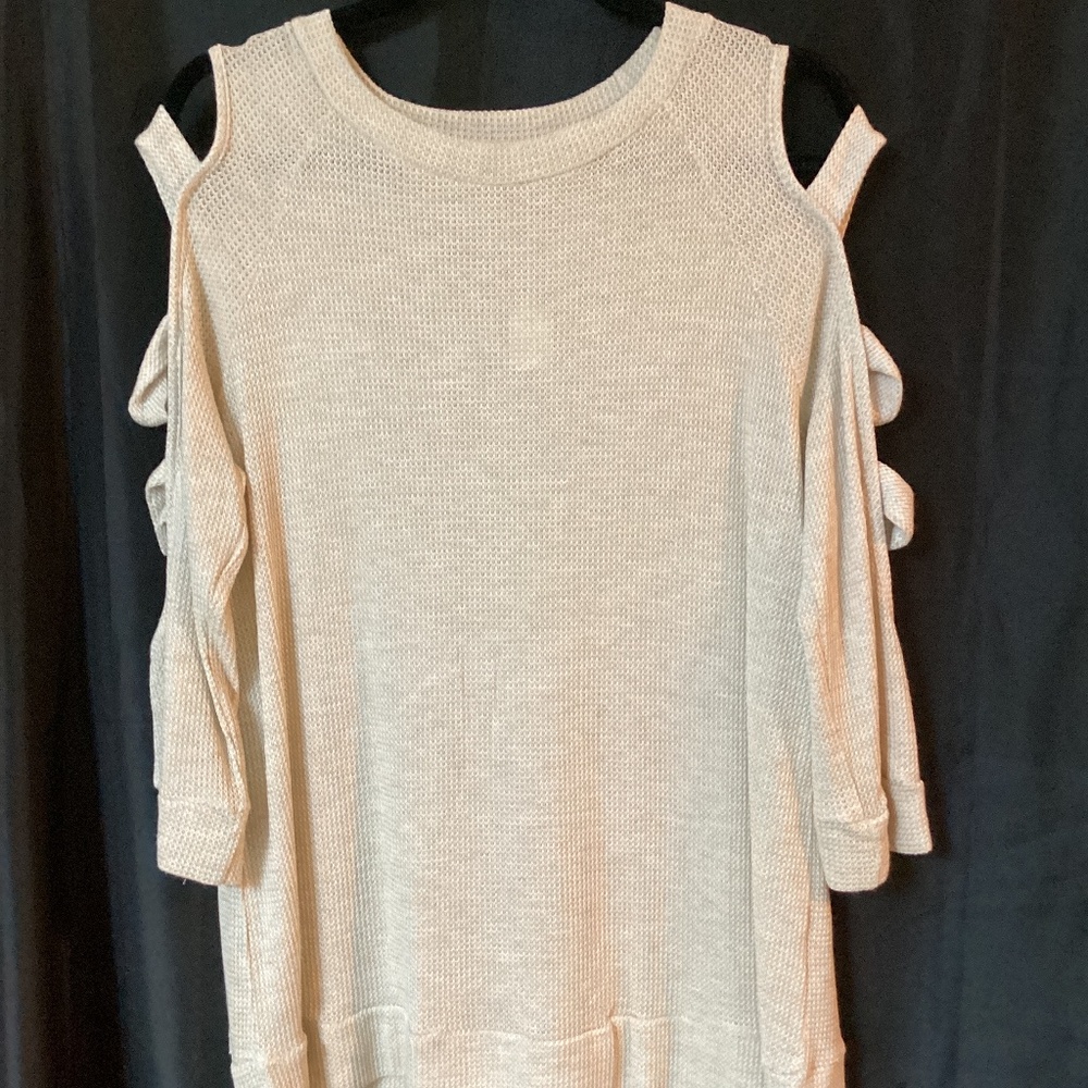 Oatmeal cut out sleeve top